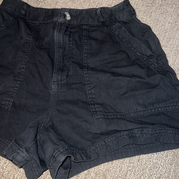 Universal Thread - charcoal high waisted shorts size 4 - Picture 3 of 4